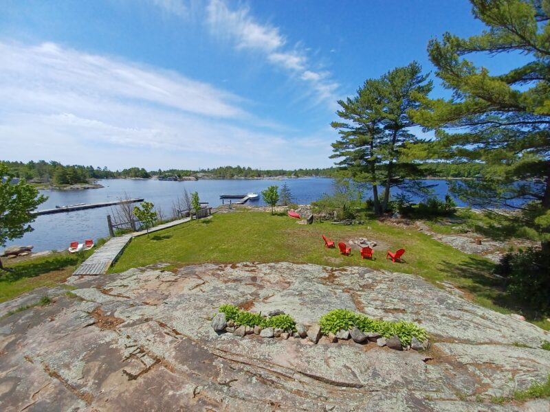 Quiet Wilderness Paradise, Clean Swimming for 2 Families on Cognashene Lake