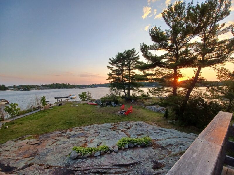 Quiet Wilderness Paradise, Clean Swimming for 2 Families on Cognashene Lake