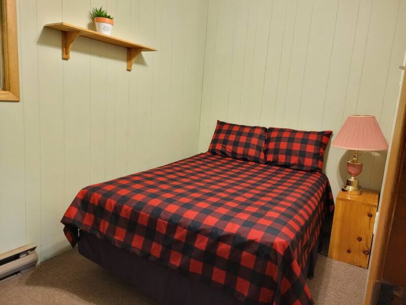 Birch Cabin: Lakefront Hideaway Resort - 3 bedroom