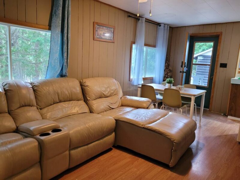 ELM Cabin: Lakefront Hideaway Resort - 2 bedroom