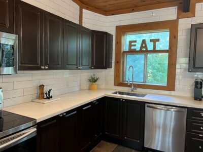 Large & Cozy Updated Chalet!! With Mountainviews!!