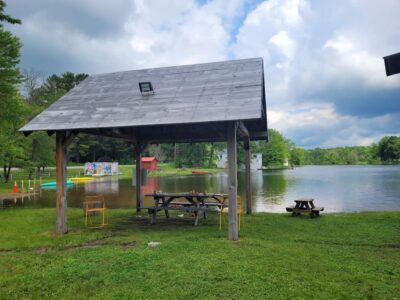 Kingfisher Cabin: Lakefront Hideaway Resort - 3 BR