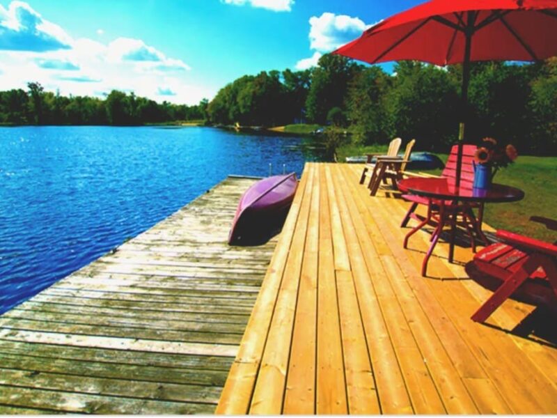 Kingfisher Cabin: Lakefront Hideaway Resort - 3 BR