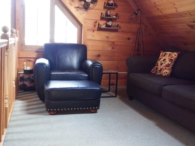 Majestic Lakefront Log Cabin in the NC High Plains