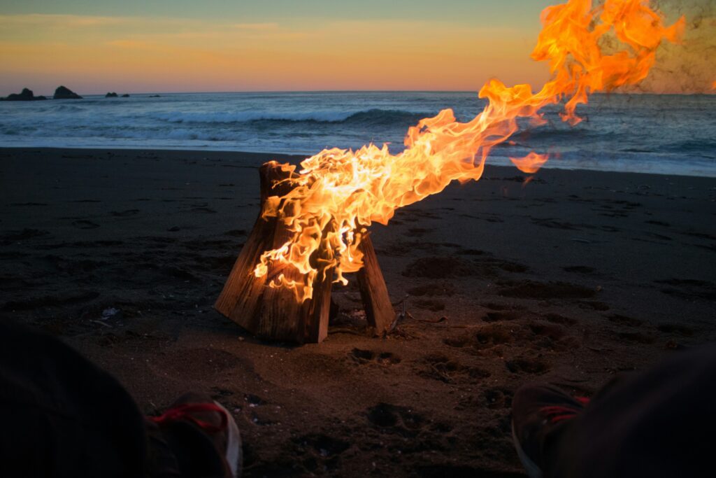 beach bonfire3