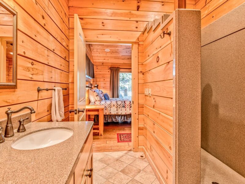 Stunning river views, private hot tub, custom log