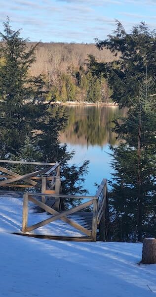 Golden sunset cottage on beautiful Golden Lake