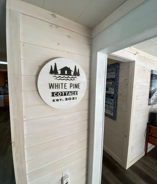 White Pine Cottage Wilberforce- Sandy Beach Entry