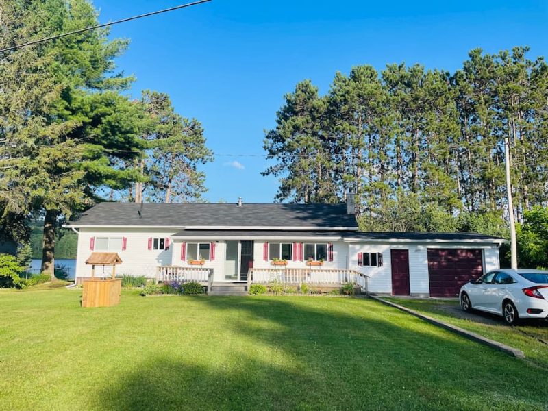 White Pine Cottage Wilberforce- Sandy Beach Entry