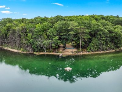 Lakeside Getaway includes Hot Tub (pet friendly)