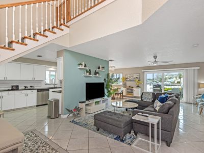 Villa Azule - Waterfront Luxury Home - Walk to Indian Rocks Beach, FL