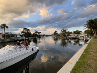 Cosy Home on a Sail Boat Accessible Canal