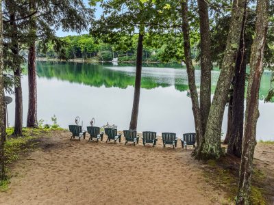 Lakeside Getaway includes Hot Tub (pet friendly)