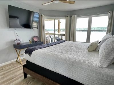 Brand New Lake Ozark's Lakefront Oasis