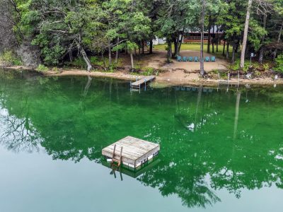 Lakeside Getaway includes Hot Tub (pet friendly)