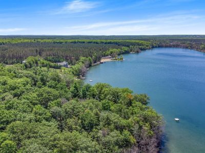 Lakeside Getaway includes Hot Tub (pet friendly)