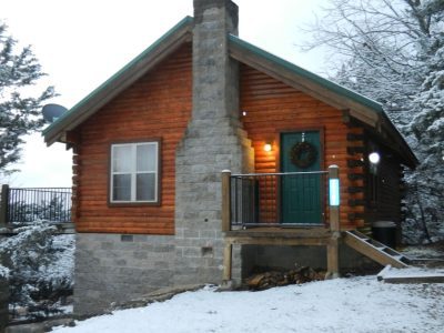 Lake View Honeymoon Cabin