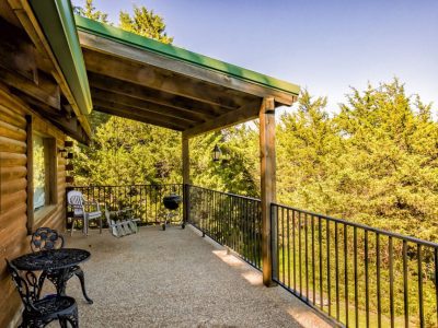 Lake View Country Blue Log Cabin