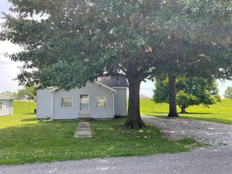 Relaxing 3 bedroom cottage right off Lake Carlyle