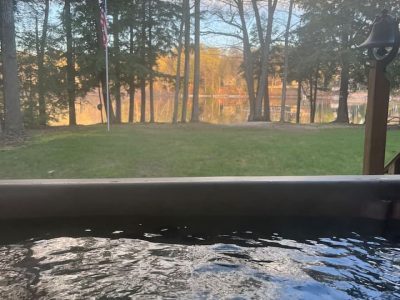 Lakeside Getaway includes Hot Tub (pet friendly)