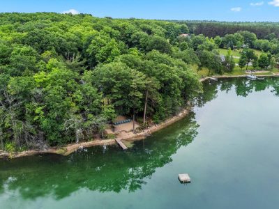 Lakeside Getaway includes Hot Tub (pet friendly)